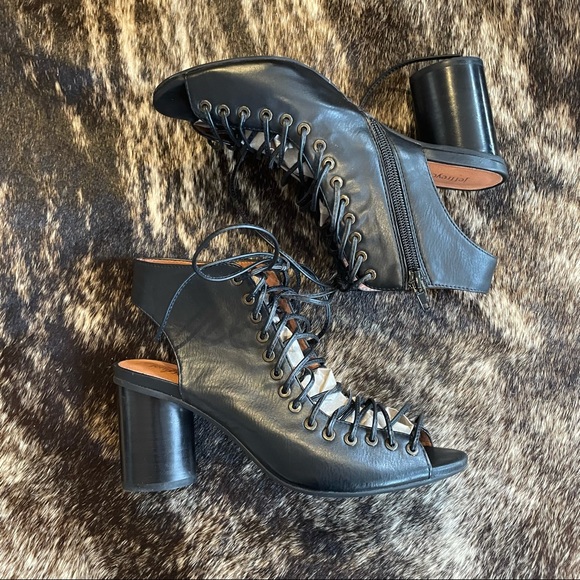Jeffrey Campbell Black Leather Covets Lace up bootie / Sandal, Size 8. - Picture 3 of 9